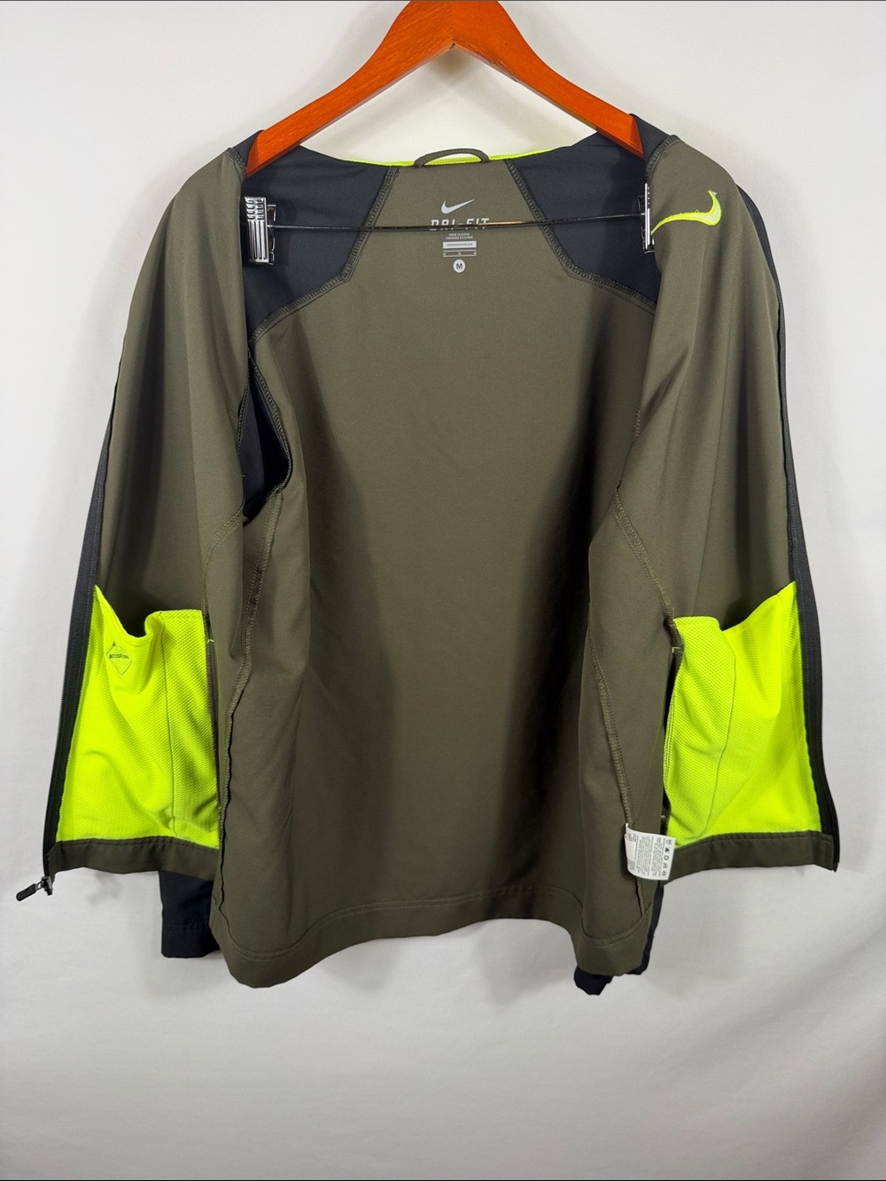 Nike Dri-FIT Men's Olive Green & Black Full-Zip Jacket with Volt Accents. Size M - Picture 7 of 9